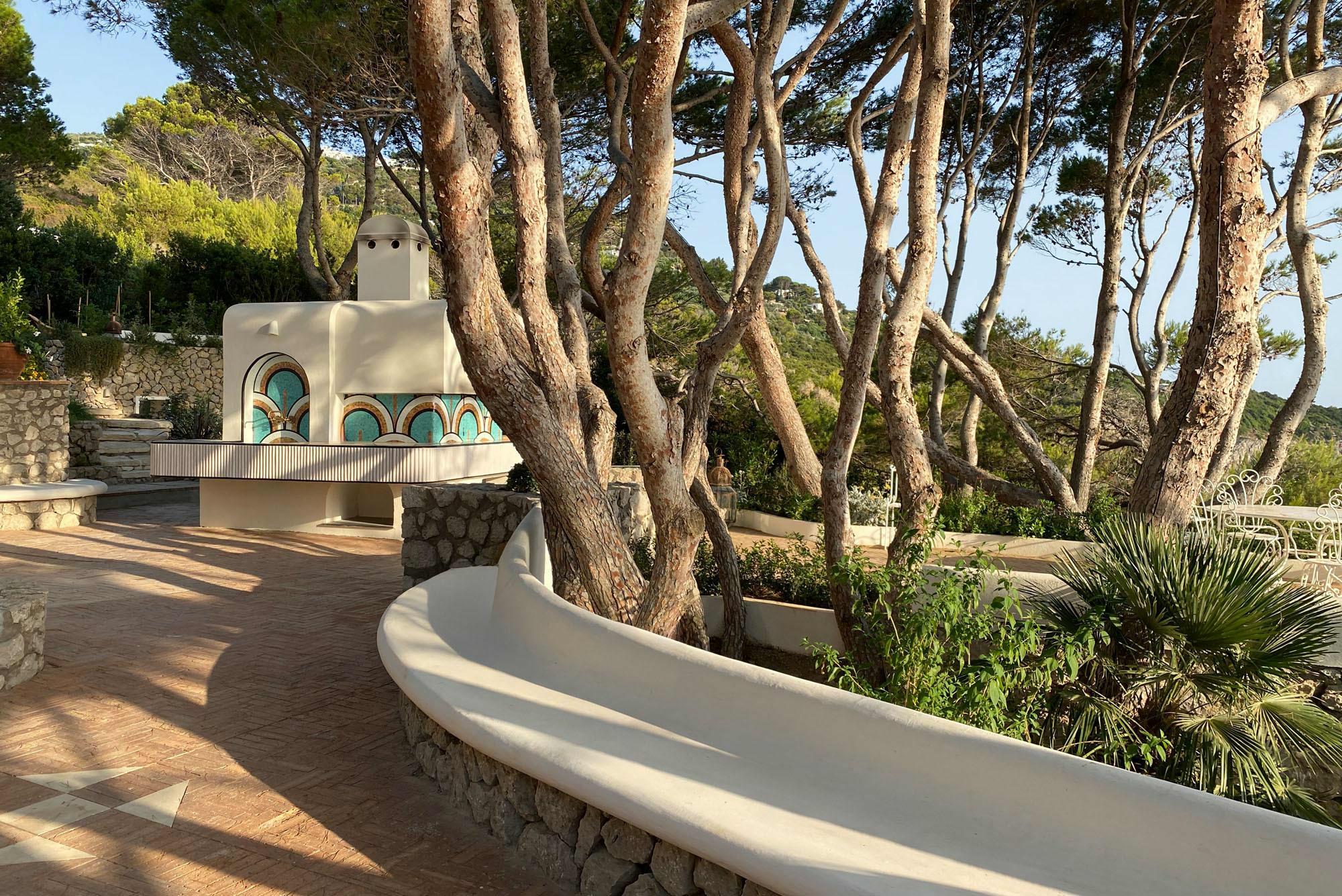 PERCHED HIGH ON A DRAMATIC PROMONTORY OVERLOOKING THE SEA ON THE BEAUTIFUL ISLAND OF CAPRI, THE ESTATE IS SURROUNDED BY A MONUMENTAL LANDSCAPE DESIGN. THE GARDENS ARE THOUGHTFULLY MAPPED TO OFFER A JOURNEY OF DISTINCT, IMMERSIVE EXPERIENCES.